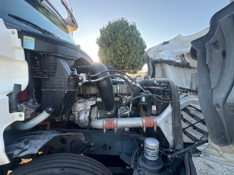 Sleeper Tractor-Heavy Duty Tractors-Freightliner-2019-T12664ST-Torrance-CA-614,832\n\t\tmiles-$ 53,750 - Image 20