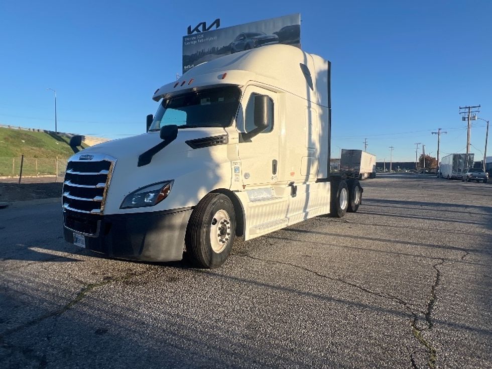 Sleeper Tractor-Heavy Duty Tractors-Freightliner-2019-T12664ST-Torrance-CA-614,832\n\t\tmiles-$ 53,750 - Image 3