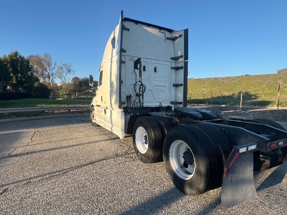 Sleeper Tractor-Heavy Duty Tractors-Freightliner-2019-T12664ST-Torrance-CA-614,832\n\t\tmiles-$ 53,750 - Image 5
