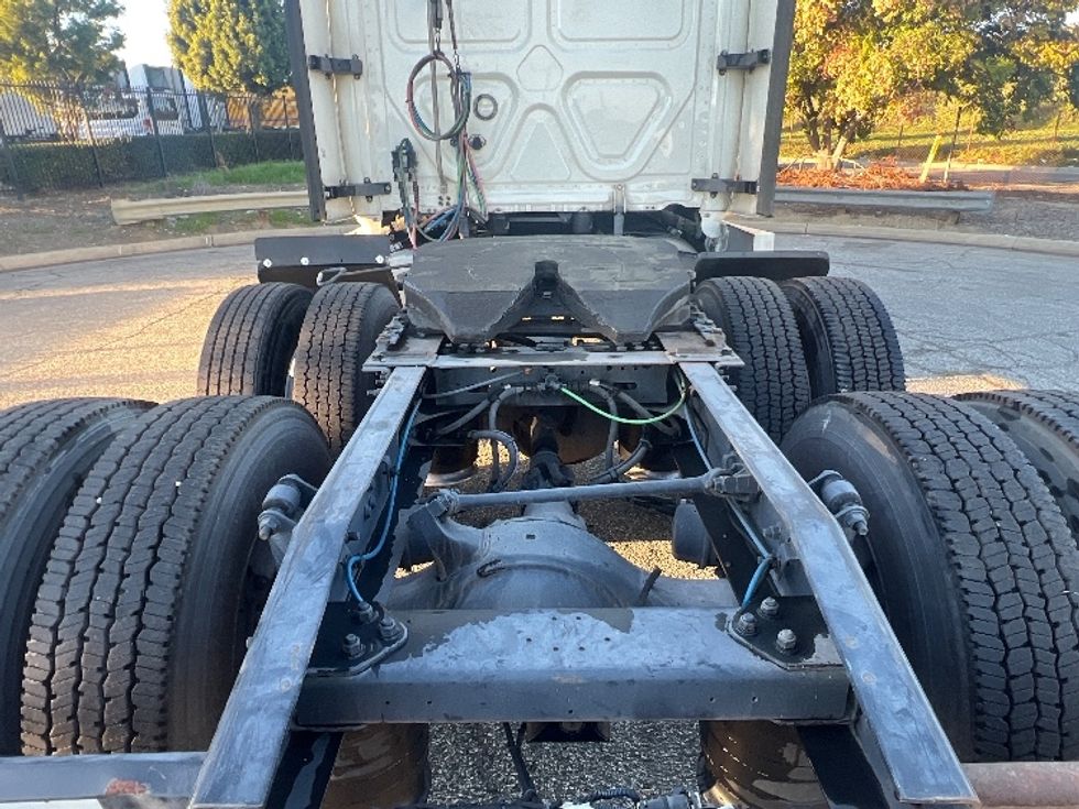 Sleeper Tractor-Heavy Duty Tractors-Freightliner-2019-T12664ST-Torrance-CA-614,832\n\t\tmiles-$ 53,750 - Image 6