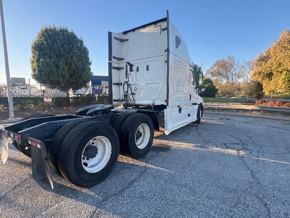 Sleeper Tractor-Heavy Duty Tractors-Freightliner-2019-T12664ST-Torrance-CA-614,832\n\t\tmiles-$ 53,750 - Image 7