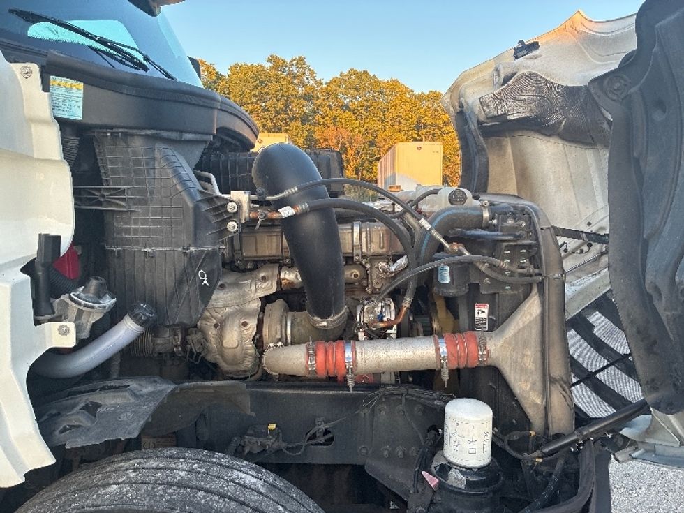 Sleeper Tractor-Heavy Duty Tractors-Freightliner-2019-T12664ST-Wabash-IN-617,589\n\t\tmiles-$ 51,000 - Image 19