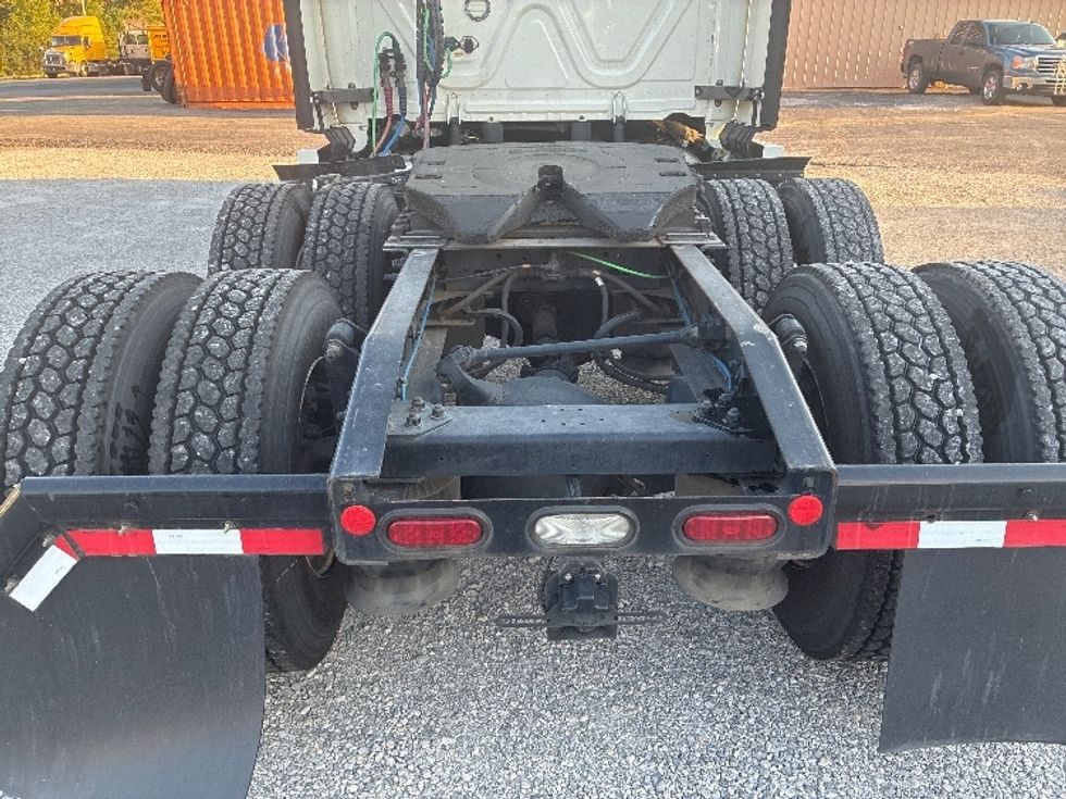 Sleeper Tractor-Heavy Duty Tractors-Freightliner-2019-T12664ST-Wabash-IN-617,589\n\t\tmiles-$ 51,000 - Image 6