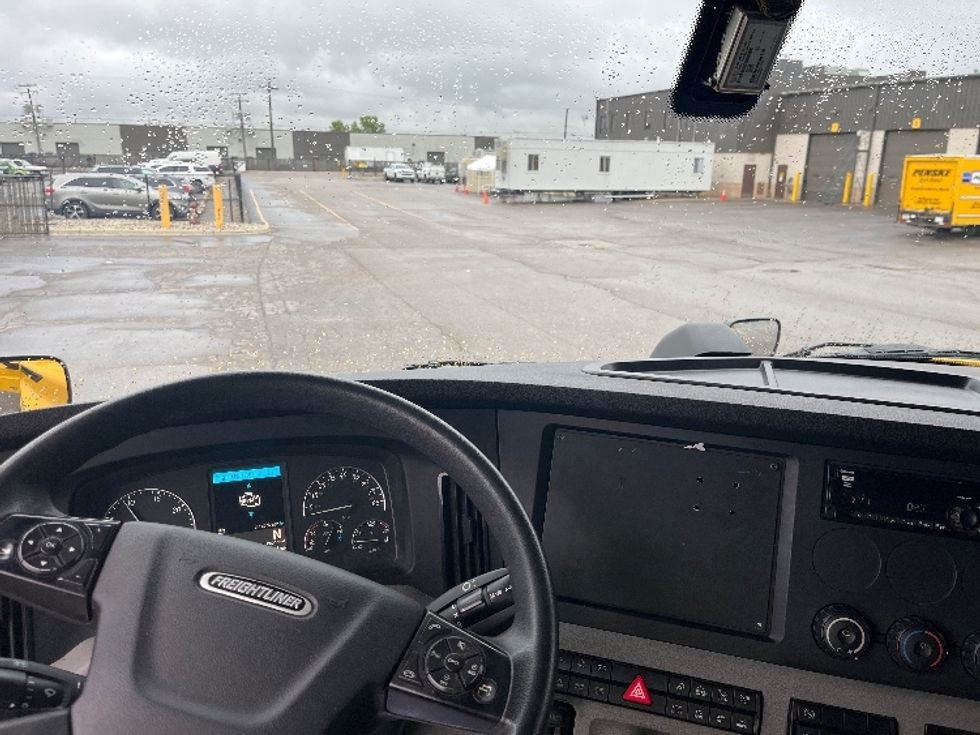 Sleeper Tractor-Heavy Duty Tractors-Freightliner-2019-T12664ST-Warren-MI-851,926\n\t\tmiles-$ 32,750 - Image 10