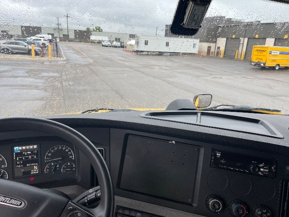 Sleeper Tractor-Heavy Duty Tractors-Freightliner-2019-T12664ST-Warren-MI-851,926\n\t\tmiles-$ 32,750 - Image 11