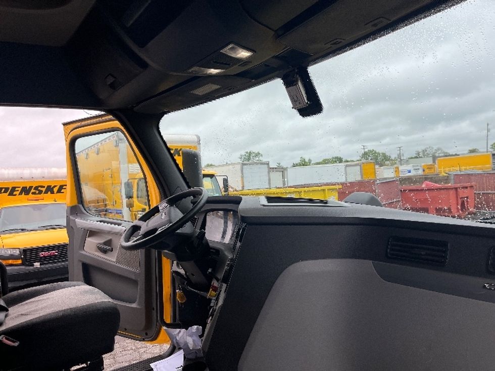 Sleeper Tractor-Heavy Duty Tractors-Freightliner-2019-T12664ST-Warren-MI-851,926\n\t\tmiles-$ 32,750 - Image 15