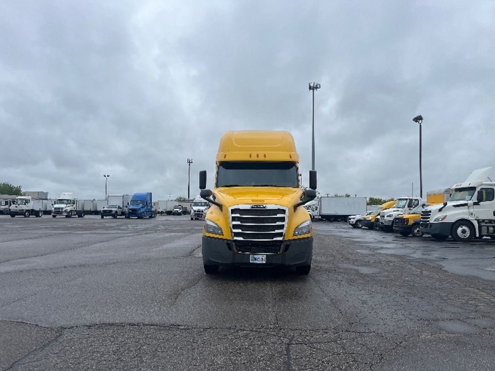 Sleeper Tractor-Heavy Duty Tractors-Freightliner-2019-T12664ST-Warren-MI-851,926\n\t\tmiles-$ 32,750 - Image 2