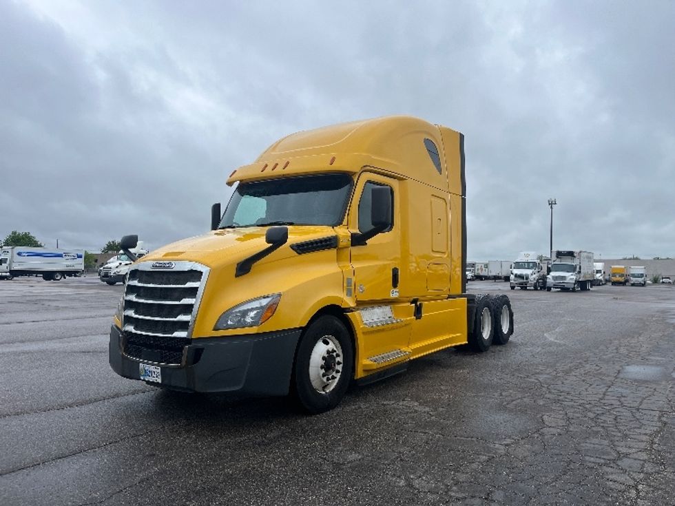 Sleeper Tractor-Heavy Duty Tractors-Freightliner-2019-T12664ST-Warren-MI-851,926\n\t\tmiles-$ 32,750 - Image 3