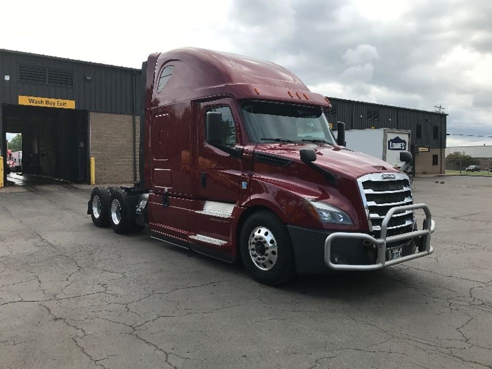 Sleeper Tractor-Heavy Duty Tractors-Freightliner-2019-T12664ST-Watertown-NY-579,572\n\t\tmiles-$ 54,500 - Image 1