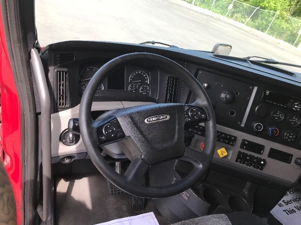 Sleeper Tractor-Heavy Duty Tractors-Freightliner-2019-T12664ST-Watertown-NY-579,572\n\t\tmiles-$ 54,500 - Image 10