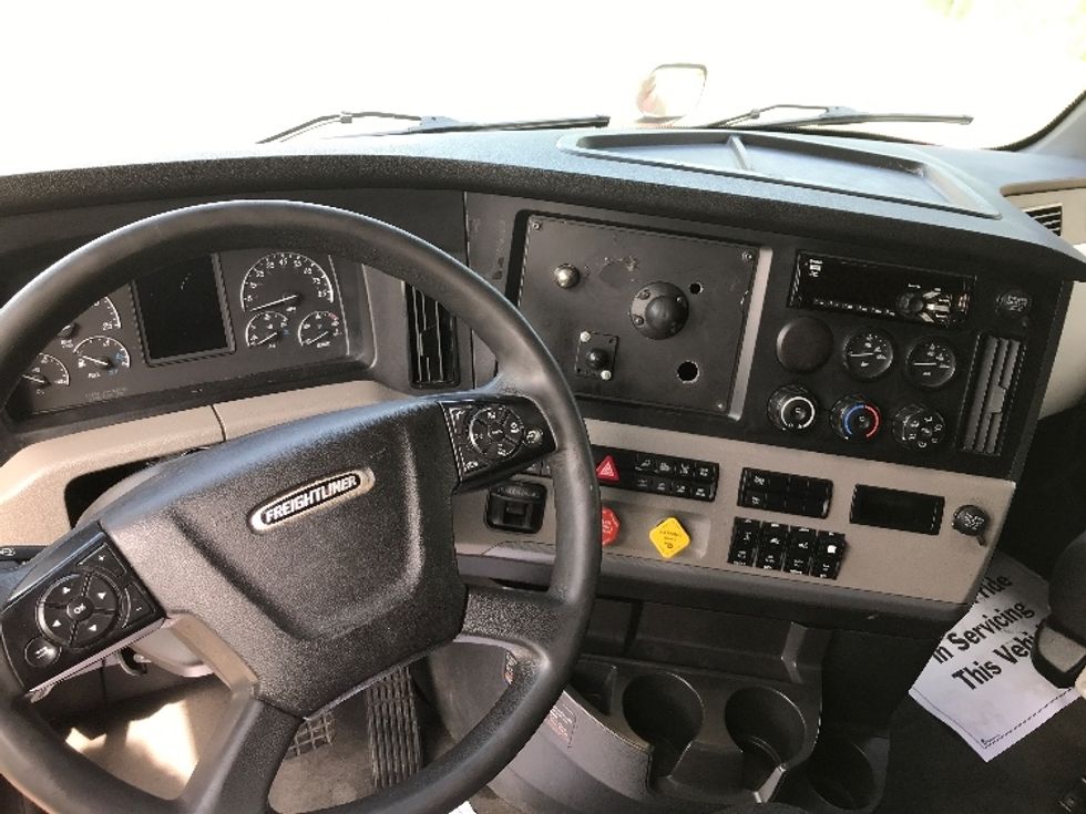 Sleeper Tractor-Heavy Duty Tractors-Freightliner-2019-T12664ST-Watertown-NY-579,572\n\t\tmiles-$ 54,500 - Image 11