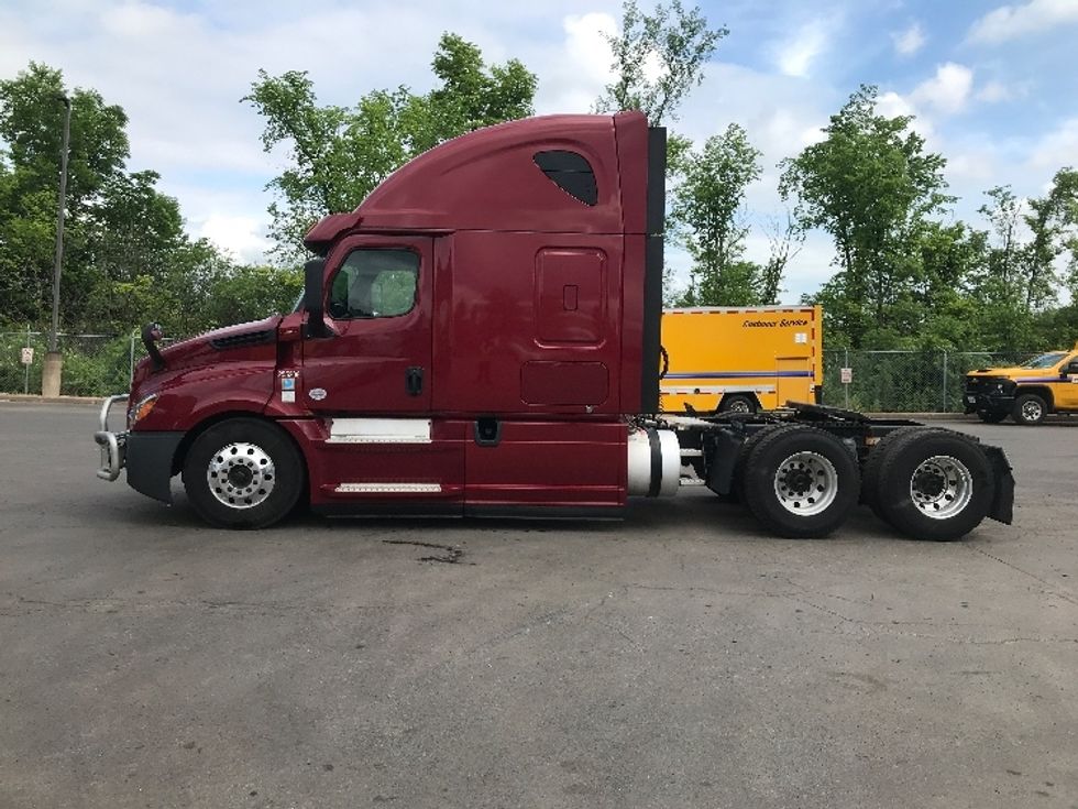 Sleeper Tractor-Heavy Duty Tractors-Freightliner-2019-T12664ST-Watertown-NY-579,572\n\t\tmiles-$ 54,500 - Image 4