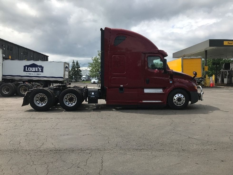 Sleeper Tractor-Heavy Duty Tractors-Freightliner-2019-T12664ST-Watertown-NY-579,572\n\t\tmiles-$ 54,500 - Image 8
