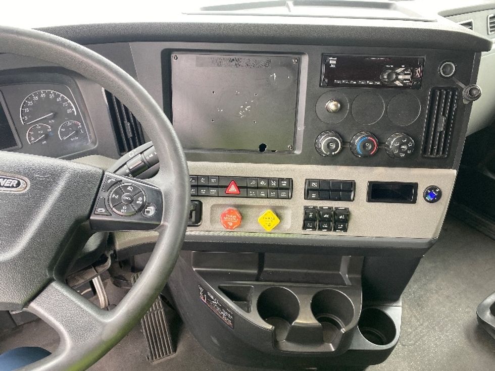 Sleeper Tractor-Heavy Duty Tractors-Freightliner-2019-T12664ST-West Sacramento-CA-327,787\n\t\tmiles-$ 69,500 - Image 12