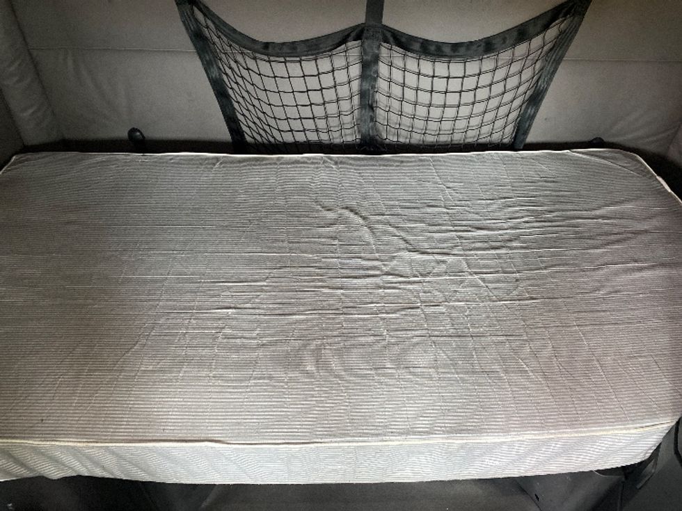 Sleeper Tractor-Heavy Duty Tractors-Freightliner-2019-T12664ST-West Sacramento-CA-327,787\n\t\tmiles-$ 69,500 - Image 17