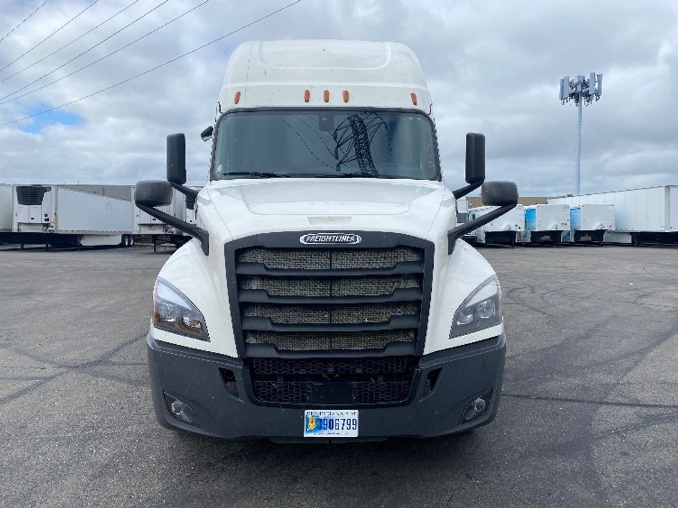 Sleeper Tractor-Heavy Duty Tractors-Freightliner-2019-T12664ST-West Sacramento-CA-327,787\n\t\tmiles-$ 69,500 - Image 2