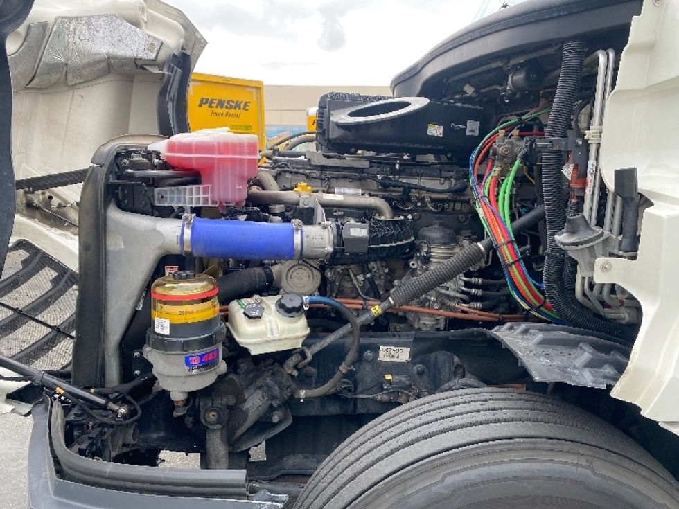 Sleeper Tractor-Heavy Duty Tractors-Freightliner-2019-T12664ST-West Sacramento-CA-327,787\n\t\tmiles-$ 69,500 - Image 21