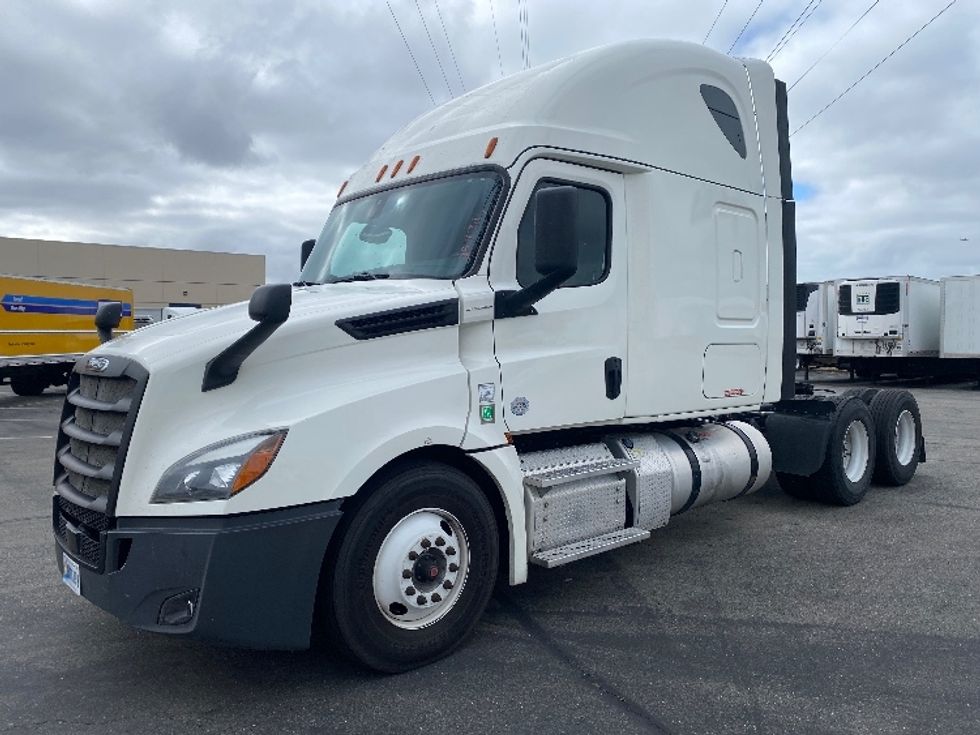 Sleeper Tractor-Heavy Duty Tractors-Freightliner-2019-T12664ST-West Sacramento-CA-327,787\n\t\tmiles-$ 69,500 - Image 3