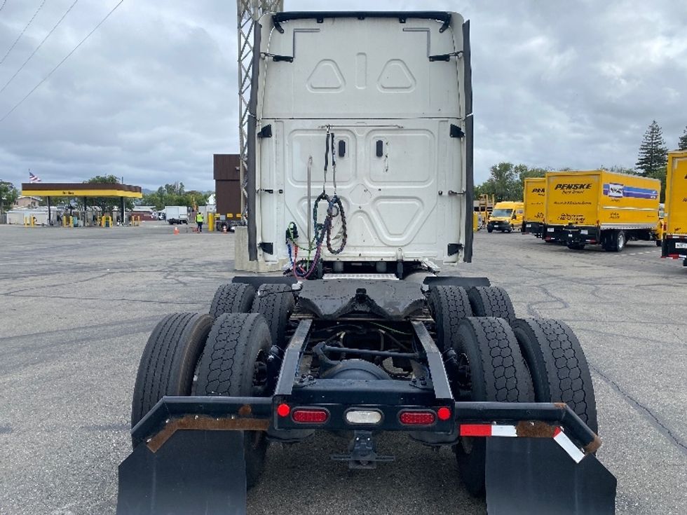Sleeper Tractor-Heavy Duty Tractors-Freightliner-2019-T12664ST-West Sacramento-CA-327,787\n\t\tmiles-$ 69,500 - Image 6