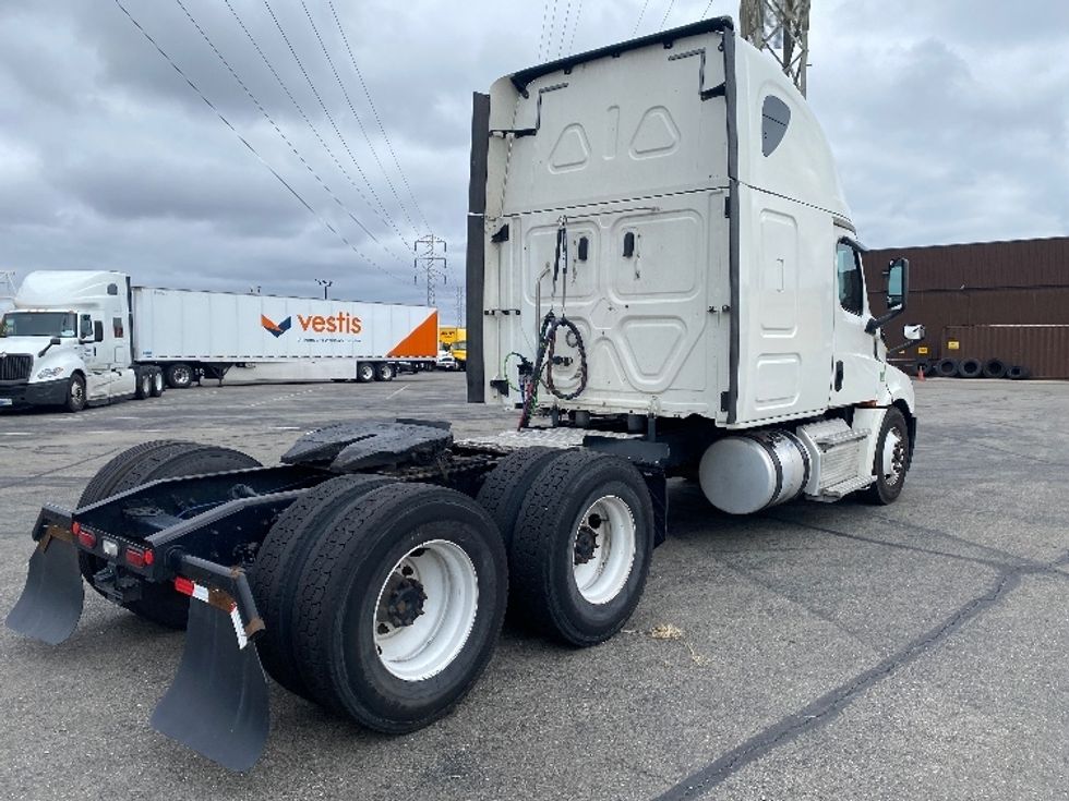 Sleeper Tractor-Heavy Duty Tractors-Freightliner-2019-T12664ST-West Sacramento-CA-327,787\n\t\tmiles-$ 69,500 - Image 7