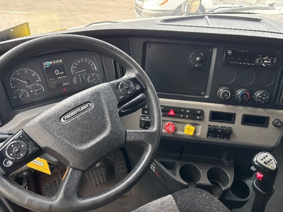 Sleeper Tractor-Heavy Duty Tractors-Freightliner-2019-T12664ST-West Valley City-UT-308,408\n\t\tmiles-$ 76,500 - Image 11