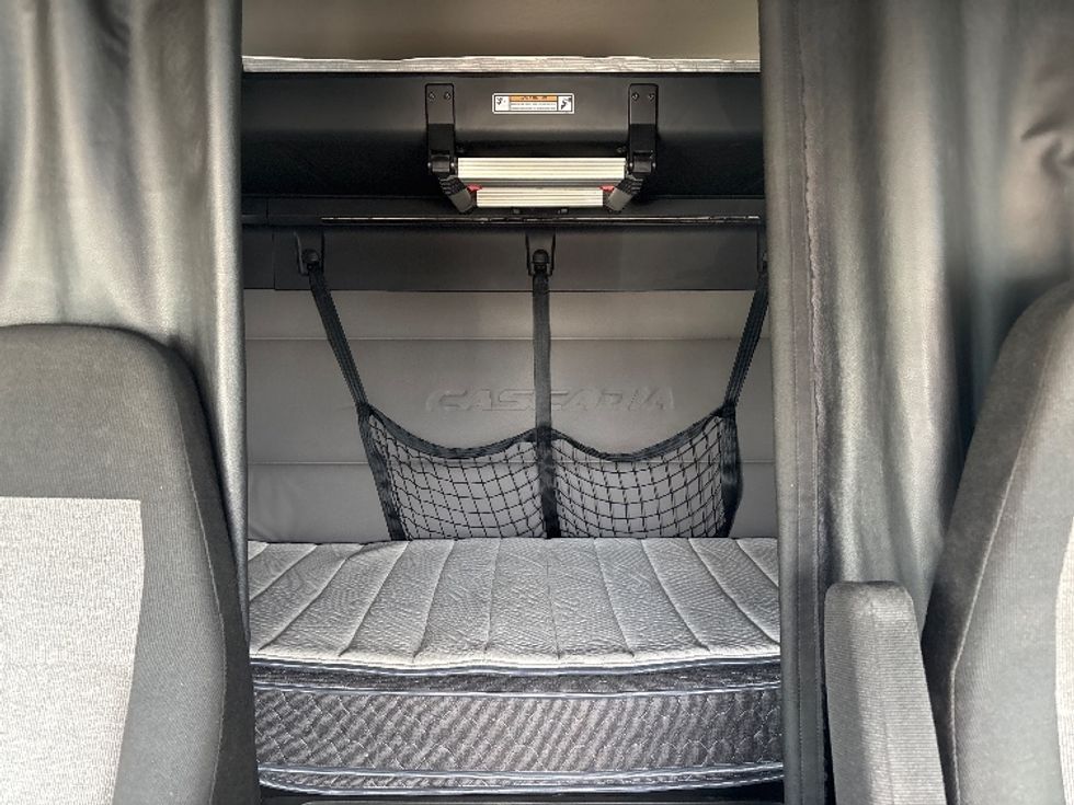 Sleeper Tractor-Heavy Duty Tractors-Freightliner-2019-T12664ST-West Valley City-UT-308,408\n\t\tmiles-$ 76,500 - Image 16