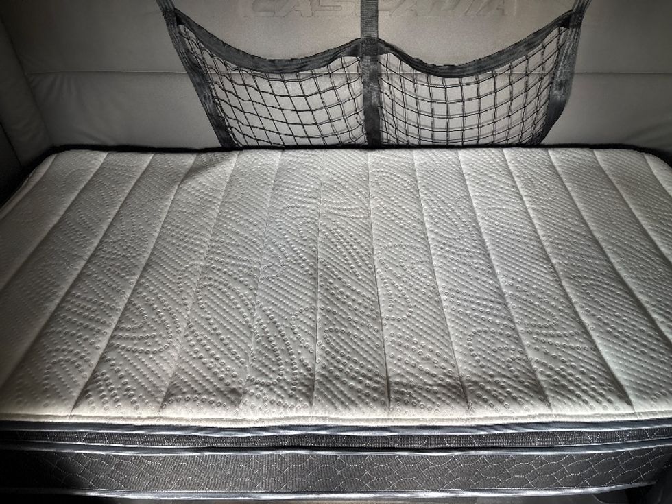 Sleeper Tractor-Heavy Duty Tractors-Freightliner-2019-T12664ST-West Valley City-UT-308,408\n\t\tmiles-$ 76,500 - Image 17