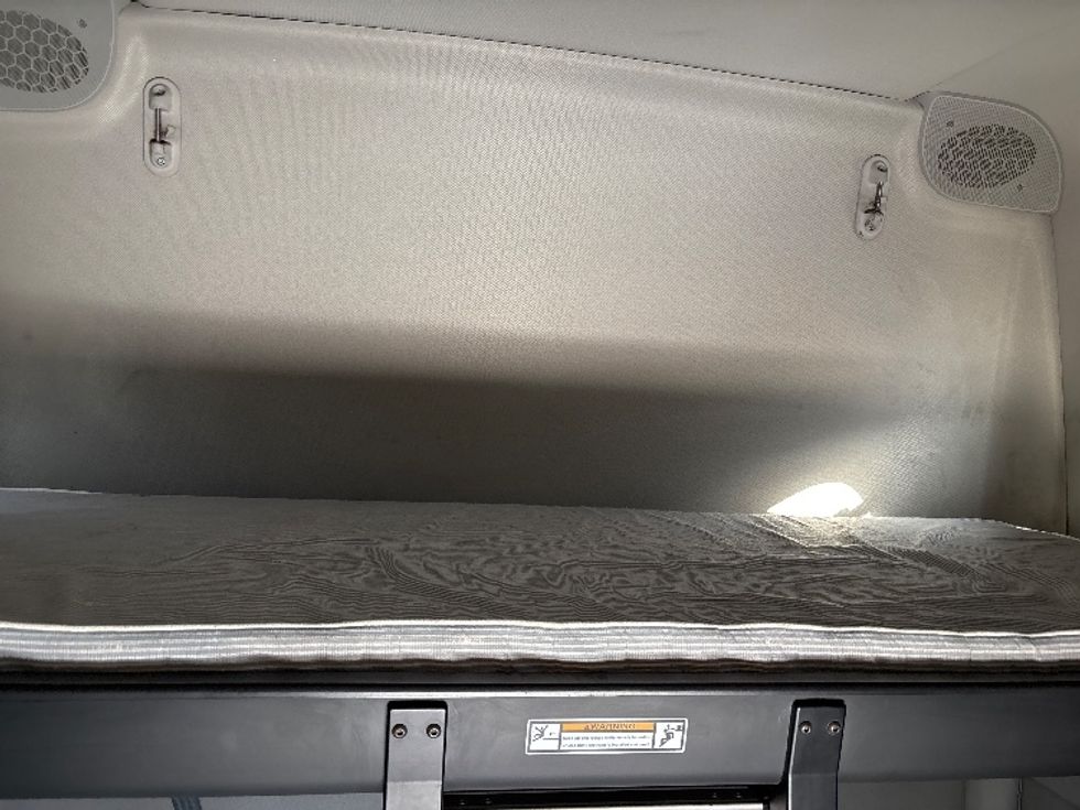 Sleeper Tractor-Heavy Duty Tractors-Freightliner-2019-T12664ST-West Valley City-UT-308,408\n\t\tmiles-$ 76,500 - Image 22