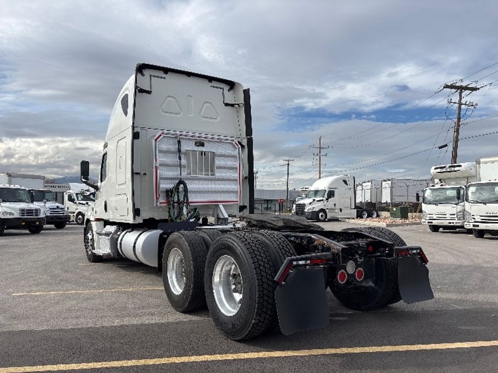 Sleeper Tractor-Heavy Duty Tractors-Freightliner-2019-T12664ST-West Valley City-UT-308,408\n\t\tmiles-$ 76,500 - Image 5
