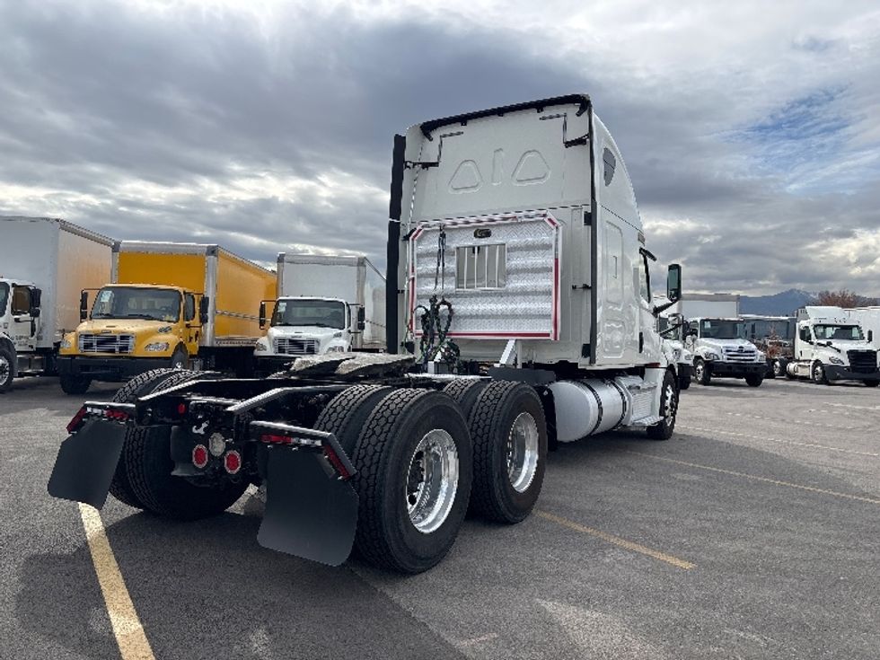 Sleeper Tractor-Heavy Duty Tractors-Freightliner-2019-T12664ST-West Valley City-UT-308,408\n\t\tmiles-$ 76,500 - Image 7