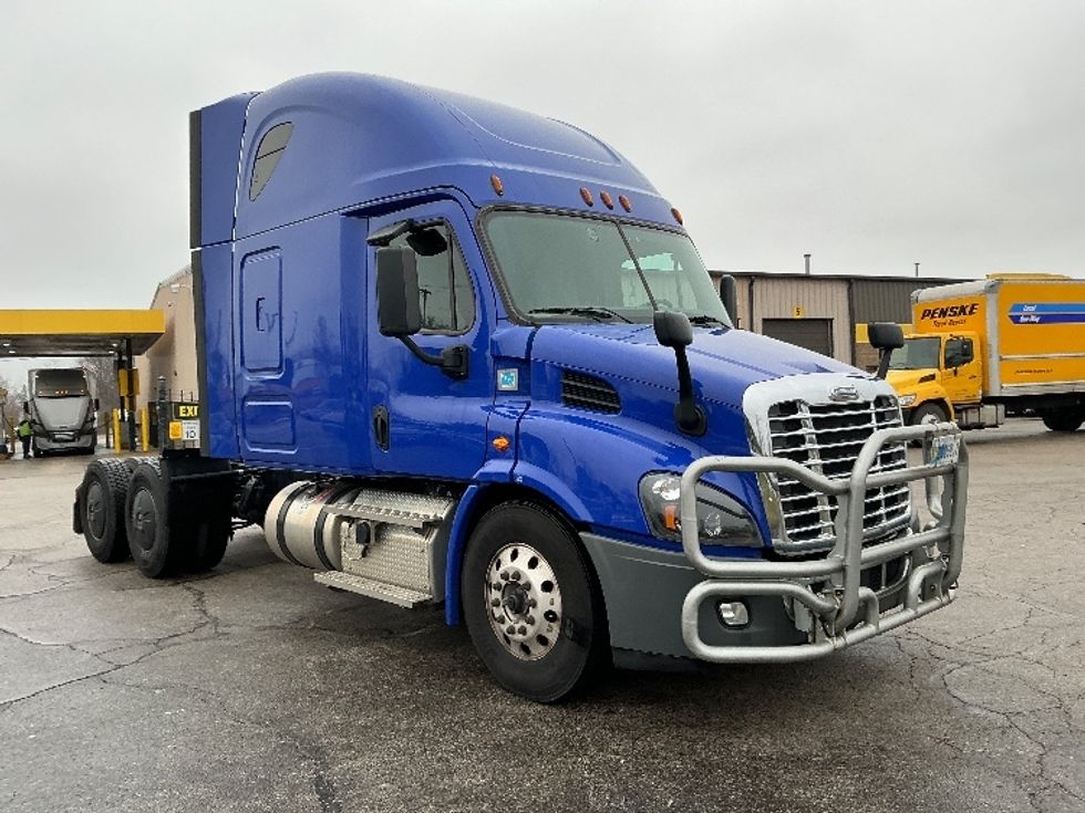 Sleeper Tractor-Heavy Duty Tractors-Freightliner-2020-Cascadia 11364ST-Elkhart-IN-610,058\n\t\tmiles-$ 41,000 - Image 1