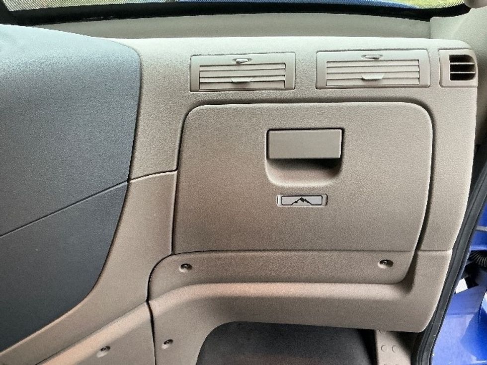 Sleeper Tractor-Heavy Duty Tractors-Freightliner-2020-Cascadia 11364ST-Elkhart-IN-610,058\n\t\tmiles-$ 41,000 - Image 14