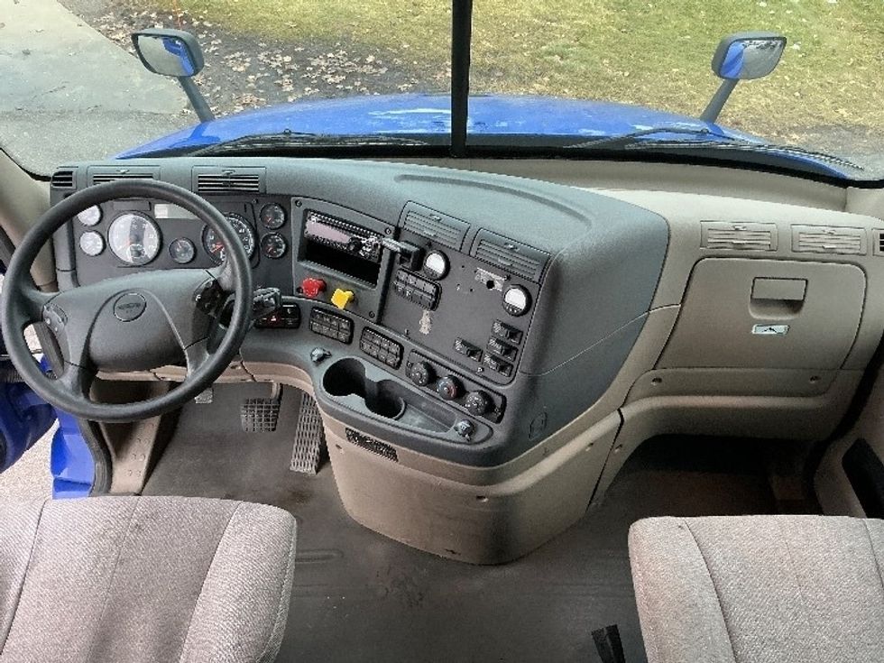 Sleeper Tractor-Heavy Duty Tractors-Freightliner-2020-Cascadia 11364ST-Elkhart-IN-610,058\n\t\tmiles-$ 41,000 - Image 15