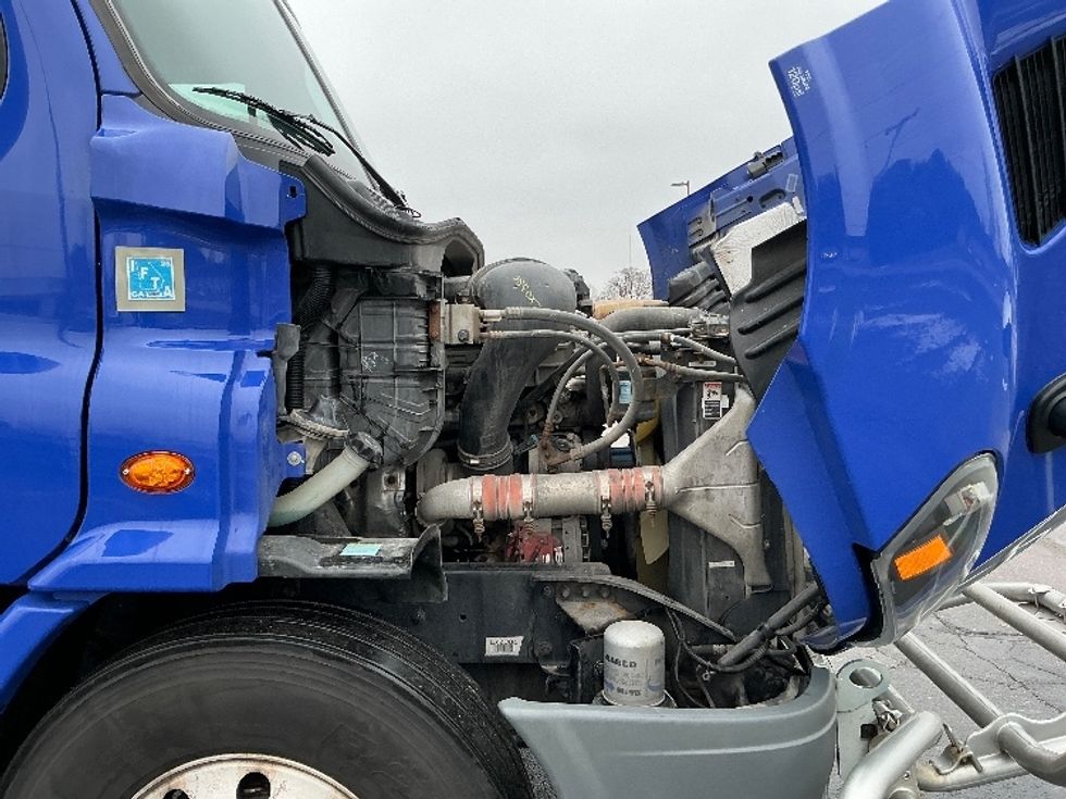 Sleeper Tractor-Heavy Duty Tractors-Freightliner-2020-Cascadia 11364ST-Elkhart-IN-610,058\n\t\tmiles-$ 41,000 - Image 20