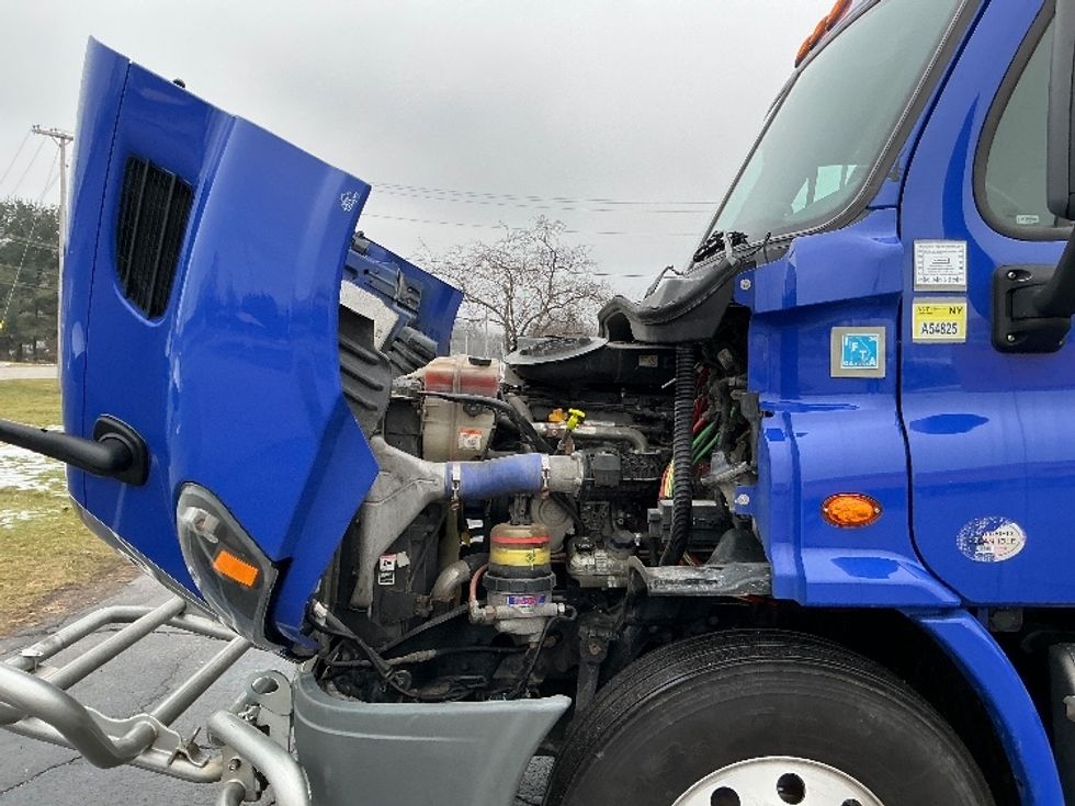 Sleeper Tractor-Heavy Duty Tractors-Freightliner-2020-Cascadia 11364ST-Elkhart-IN-610,058\n\t\tmiles-$ 41,000 - Image 21