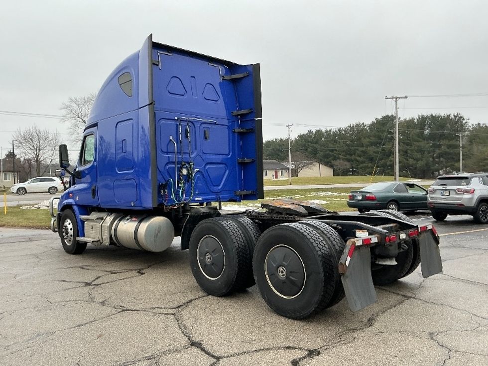 Sleeper Tractor-Heavy Duty Tractors-Freightliner-2020-Cascadia 11364ST-Elkhart-IN-610,058\n\t\tmiles-$ 41,000 - Image 5