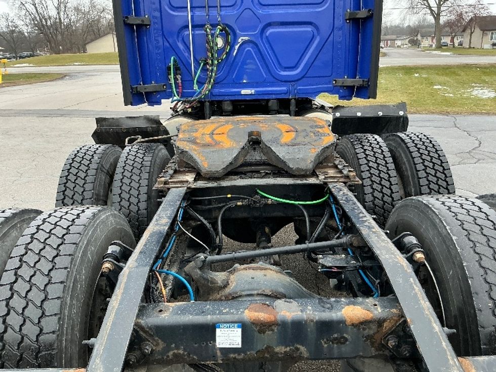 Sleeper Tractor-Heavy Duty Tractors-Freightliner-2020-Cascadia 11364ST-Elkhart-IN-610,058\n\t\tmiles-$ 41,000 - Image 6