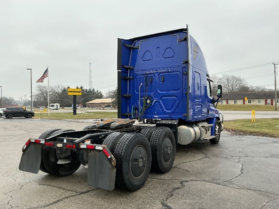 Sleeper Tractor-Heavy Duty Tractors-Freightliner-2020-Cascadia 11364ST-Elkhart-IN-610,058\n\t\tmiles-$ 41,000 - Image 7