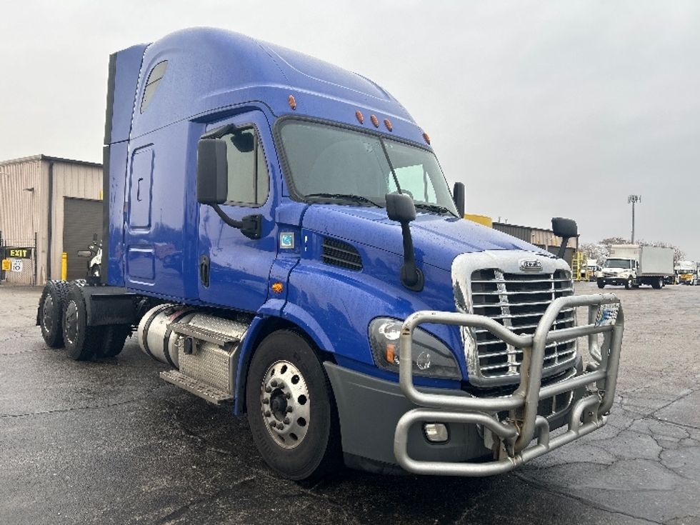 Sleeper Tractor-Heavy Duty Tractors-Freightliner-2020-Cascadia 11364ST-Elkhart-IN-661,688\n\t\tmiles-$ 36,500 - Image 1