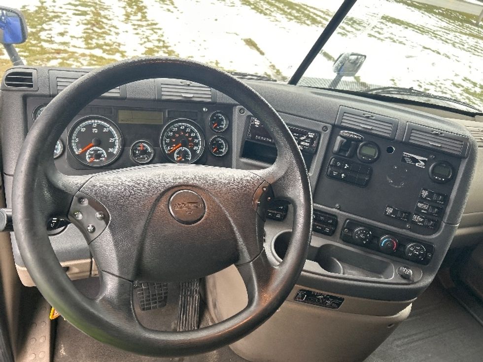 Sleeper Tractor-Heavy Duty Tractors-Freightliner-2020-Cascadia 11364ST-Elkhart-IN-661,688\n\t\tmiles-$ 36,500 - Image 11