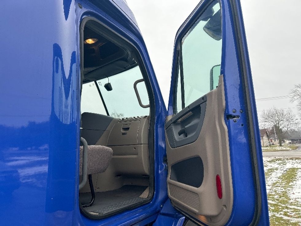 Sleeper Tractor-Heavy Duty Tractors-Freightliner-2020-Cascadia 11364ST-Elkhart-IN-661,688\n\t\tmiles-$ 36,500 - Image 13