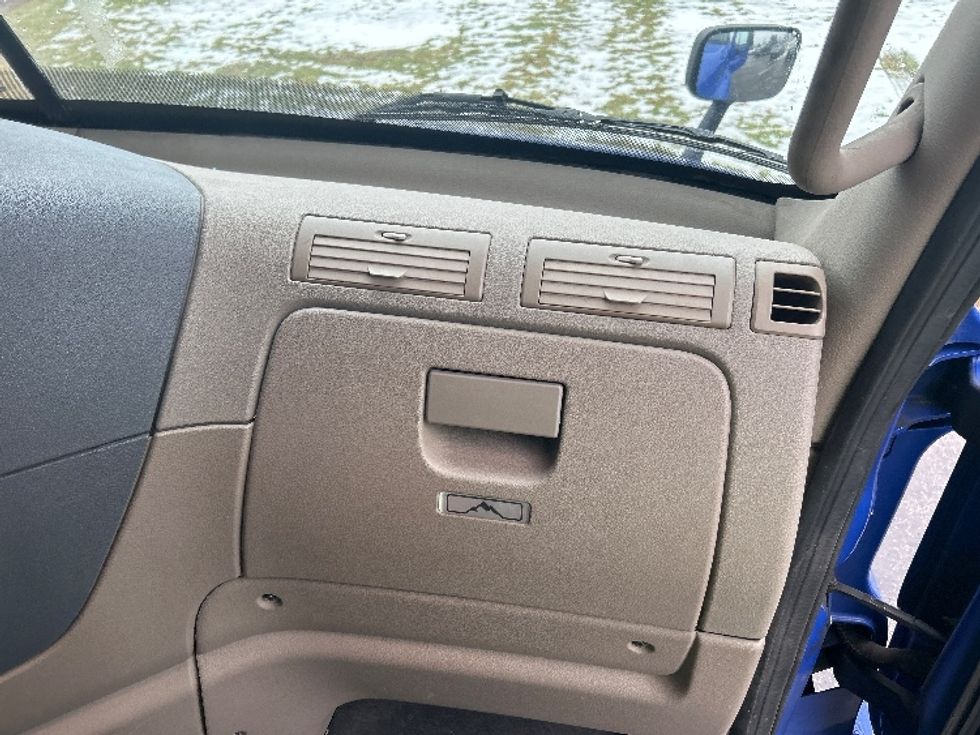 Sleeper Tractor-Heavy Duty Tractors-Freightliner-2020-Cascadia 11364ST-Elkhart-IN-661,688\n\t\tmiles-$ 36,500 - Image 14