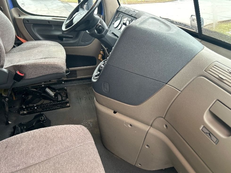 Sleeper Tractor-Heavy Duty Tractors-Freightliner-2020-Cascadia 11364ST-Elkhart-IN-661,688\n\t\tmiles-$ 36,500 - Image 15