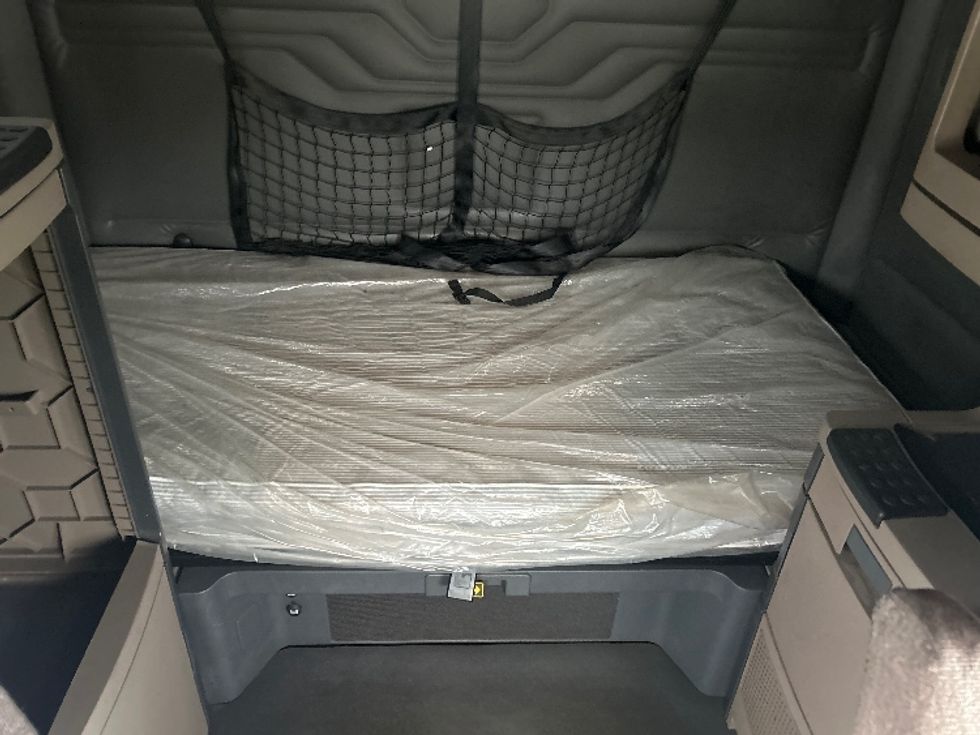 Sleeper Tractor-Heavy Duty Tractors-Freightliner-2020-Cascadia 11364ST-Elkhart-IN-661,688\n\t\tmiles-$ 36,500 - Image 16