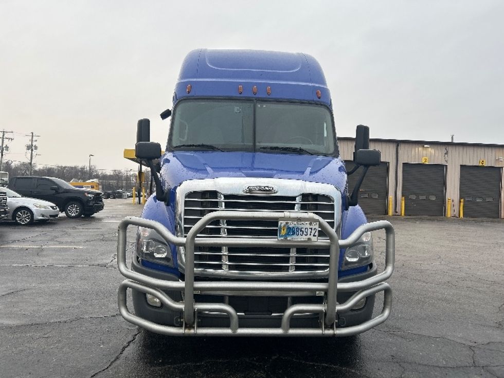 Sleeper Tractor-Heavy Duty Tractors-Freightliner-2020-Cascadia 11364ST-Elkhart-IN-661,688\n\t\tmiles-$ 36,500 - Image 2