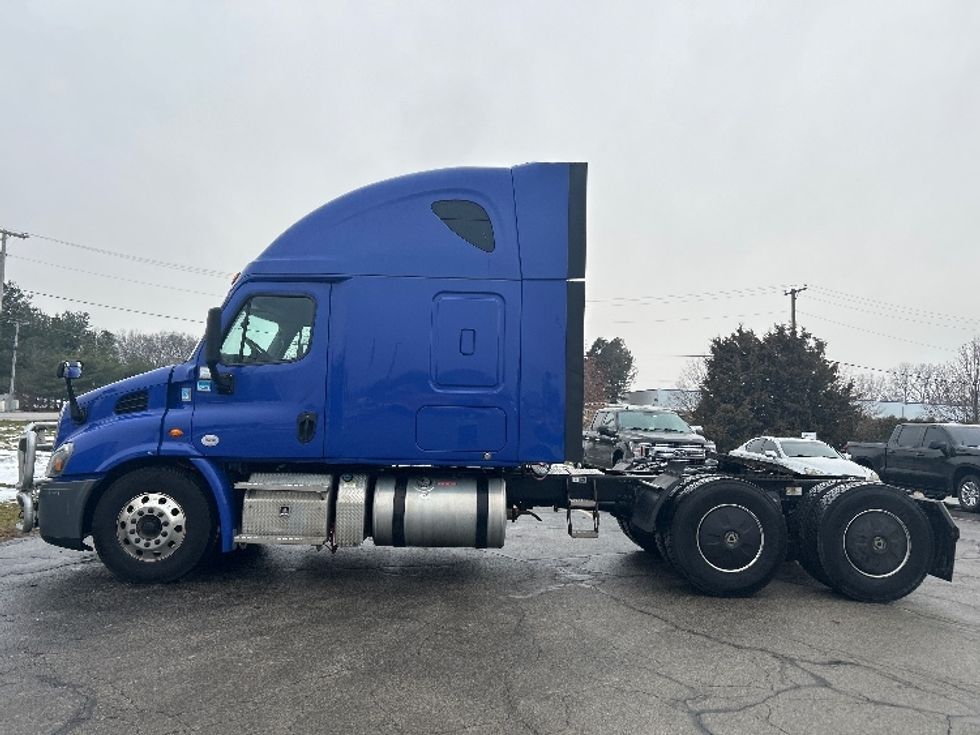 Sleeper Tractor-Heavy Duty Tractors-Freightliner-2020-Cascadia 11364ST-Elkhart-IN-661,688\n\t\tmiles-$ 36,500 - Image 4