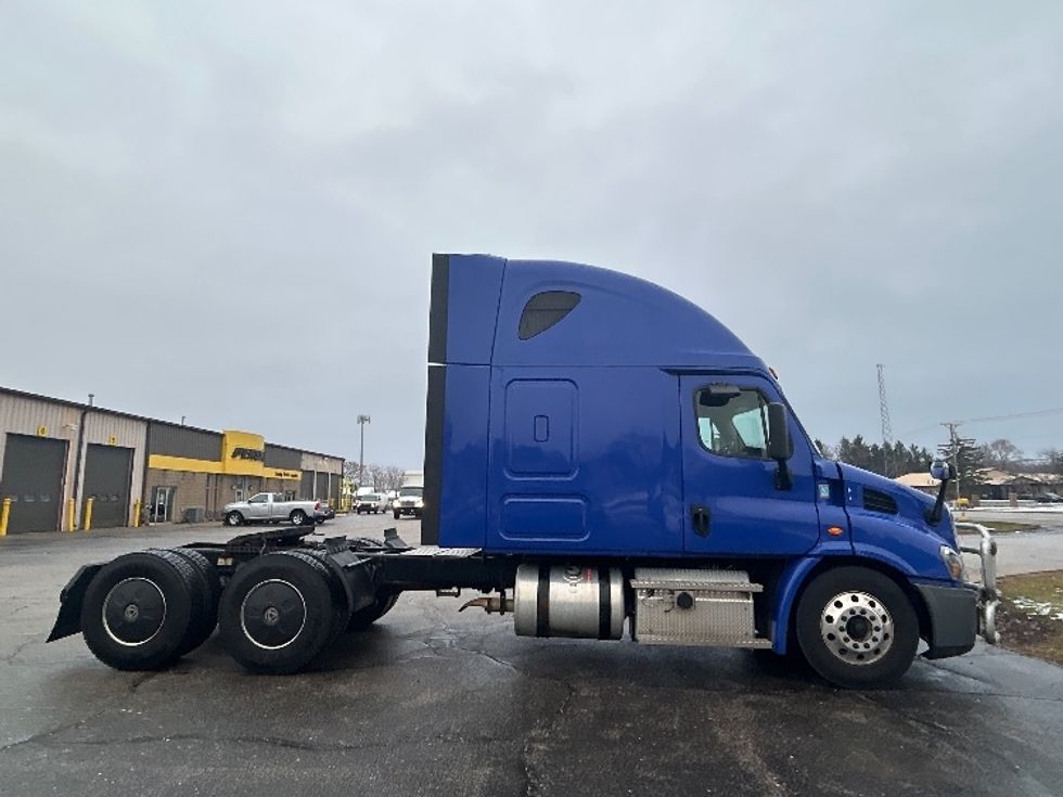 Sleeper Tractor-Heavy Duty Tractors-Freightliner-2020-Cascadia 11364ST-Elkhart-IN-661,688\n\t\tmiles-$ 36,500 - Image 8