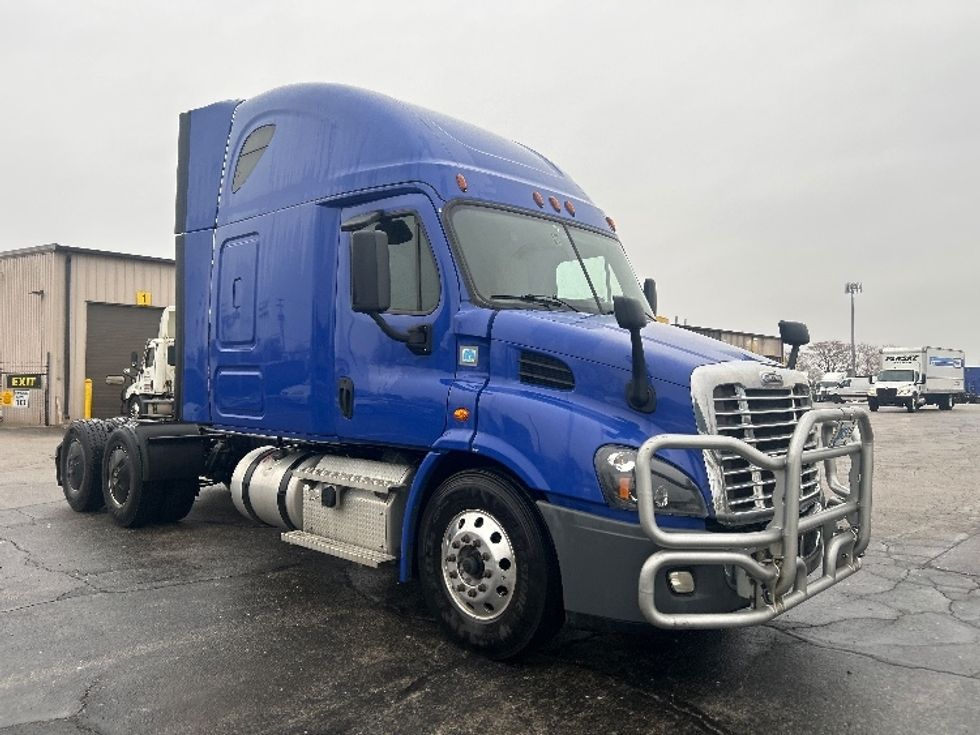 Sleeper Tractor-Heavy Duty Tractors-Freightliner-2020-Cascadia 11364ST-Elkhart-IN-676,665\n\t\tmiles-$ 35,250 - Image 1