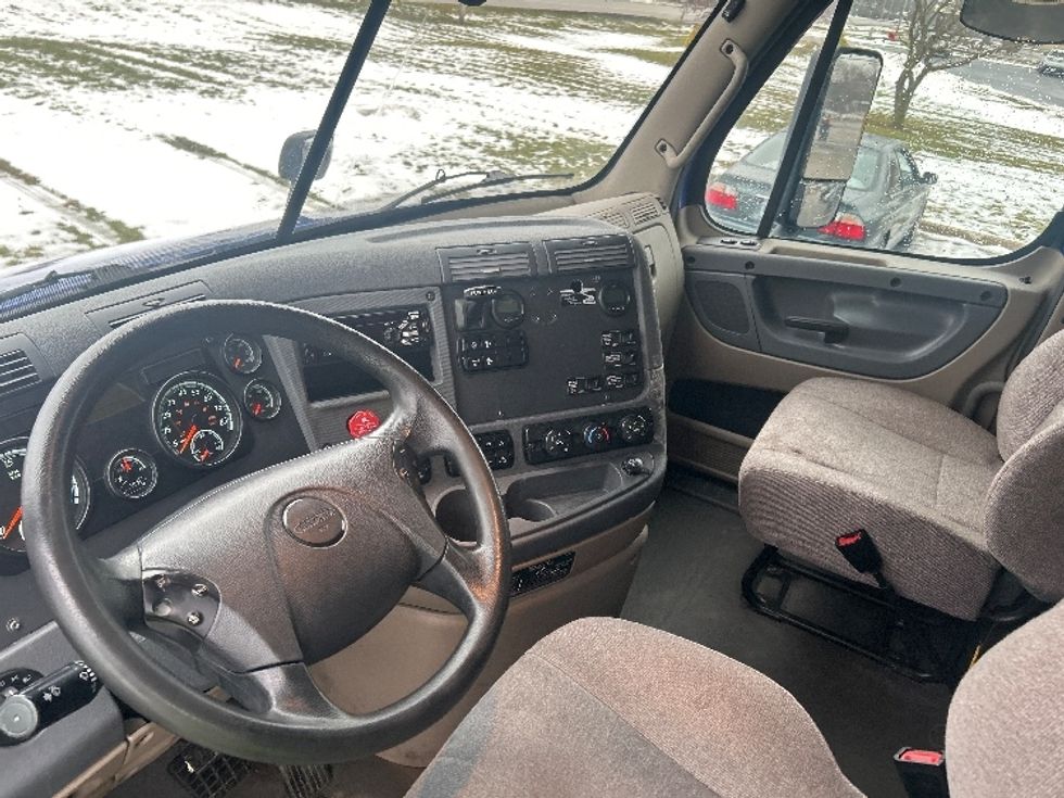 Sleeper Tractor-Heavy Duty Tractors-Freightliner-2020-Cascadia 11364ST-Elkhart-IN-676,665\n\t\tmiles-$ 35,250 - Image 10