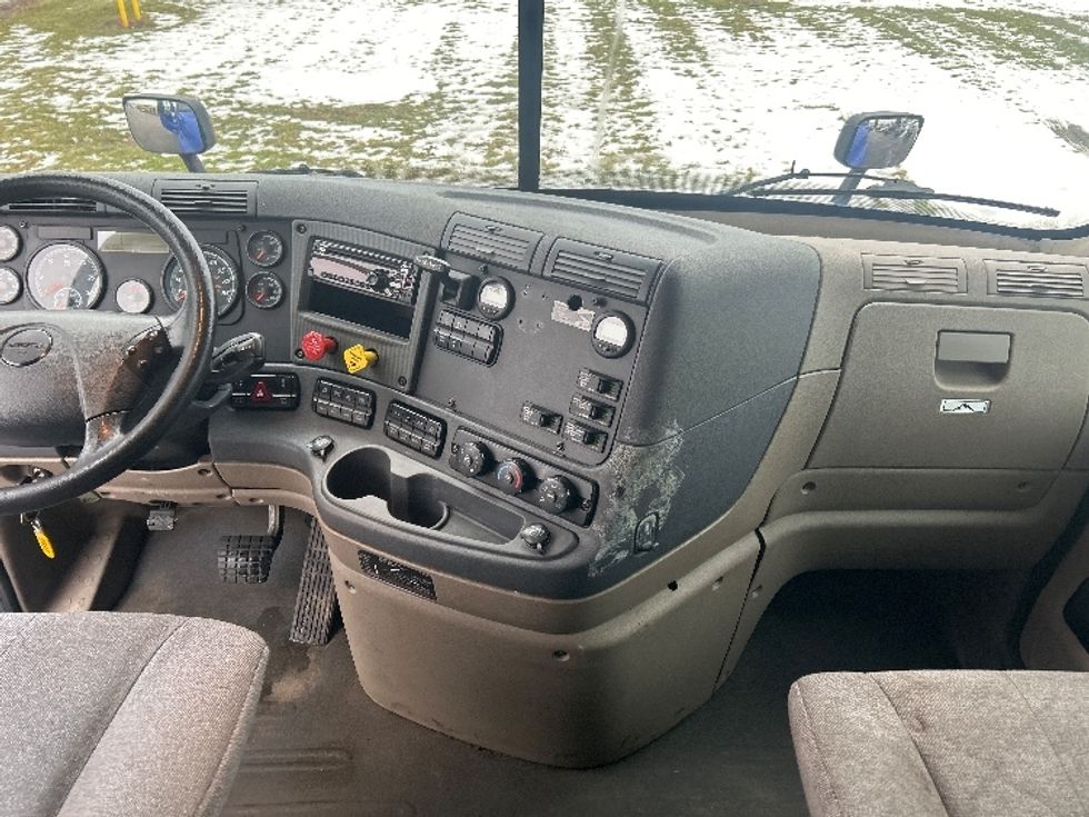 Sleeper Tractor-Heavy Duty Tractors-Freightliner-2020-Cascadia 11364ST-Elkhart-IN-676,665\n\t\tmiles-$ 35,250 - Image 12